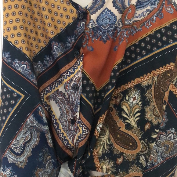 H&M wrap button up top - Picture 2 of 5